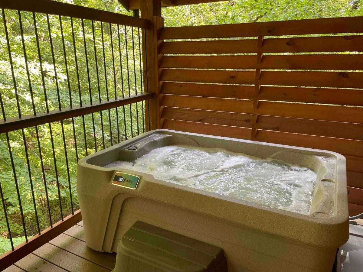 Cricket Hill Treehouse B By Amish Country Lodging 米勒斯堡 外观 照片